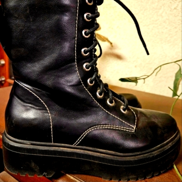 SODA Black Platform Faux Leather Lace-Up Boots - Size 10 - Picture 3 of 6